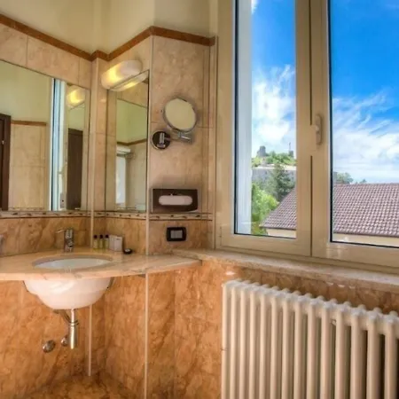 杜卡德尔蒙特费尔特罗酒店 酒店 4*