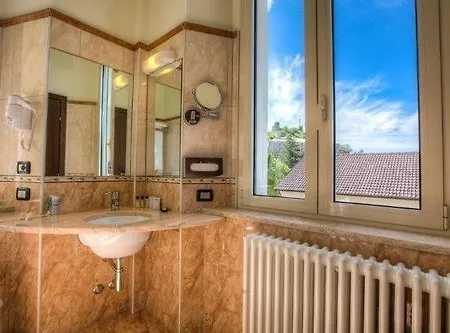 Il Duca Del Montefeltro Otel 4*