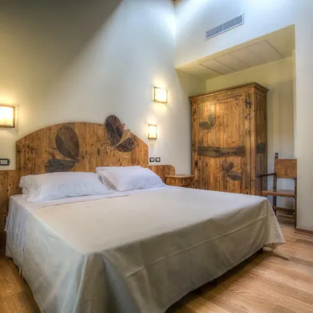 杜卡德尔蒙特费尔特罗酒店 酒店