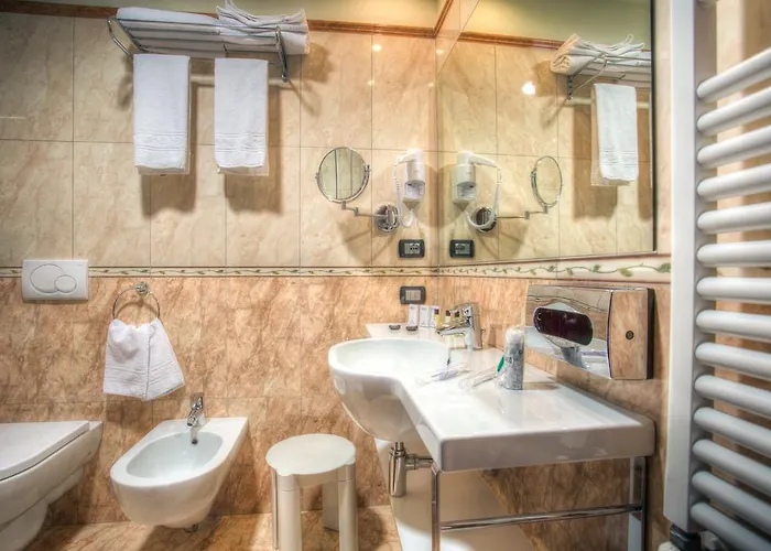 Il Duca Del Montefeltro 호텔 페나빌리